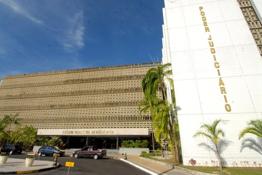 Fachada_do_Forum_Henoch_Reis-1