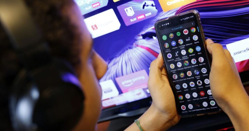 Além do controle de idade, ECA Digital prevê sanções a práticas manipulativas